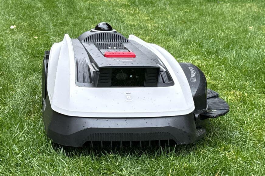 ECOVACS GOAT O1200 LiDAR PRO 3D ToF Solid-State LiDAR und KI-Kamera vom Mähroboter im Nahaufnahme-Detail und Test